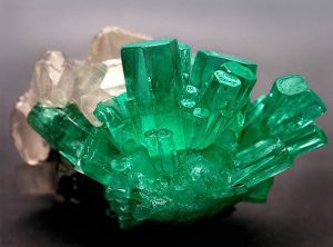Vert vibrant – Collection de pierres précieuses vertes. – Blog